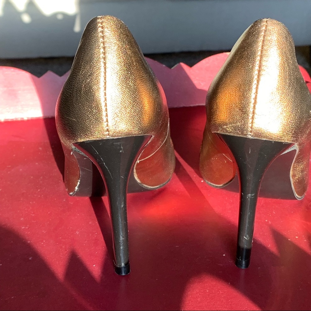 Carlos Santana Golden High Heels - Picture 5 of 7